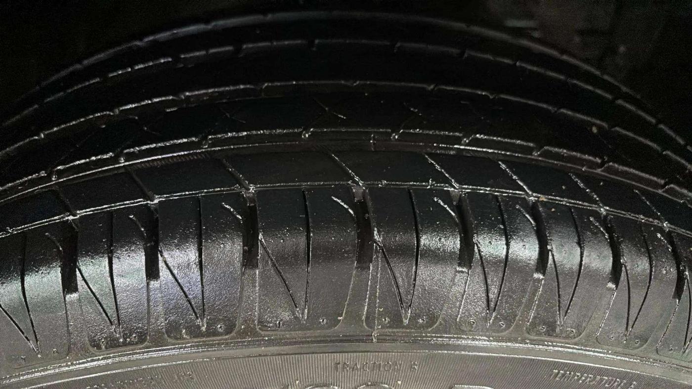 2021 Toyota URBAN CRUISER PREMIUM GRADE MT DUAL TONE, Petrol, Manual, 8,419 km, Right Front Tyre Tread