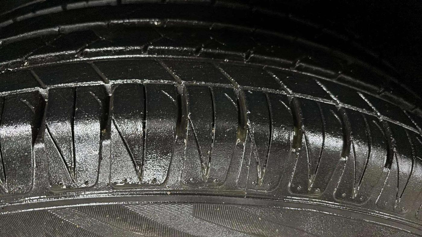 2021 Toyota URBAN CRUISER PREMIUM GRADE MT DUAL TONE, Petrol, Manual, 8,419 km, Left Front Tyre Tread