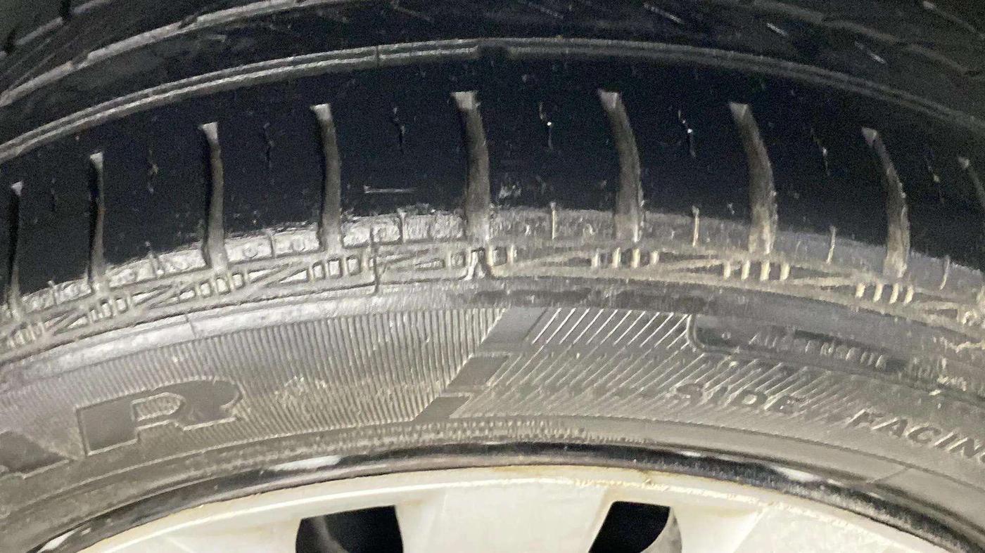 2014 Volkswagen Polo COMFORTLINE 1.2L, Petrol, Manual, 65,141 km, Right Rear Tyre Tread