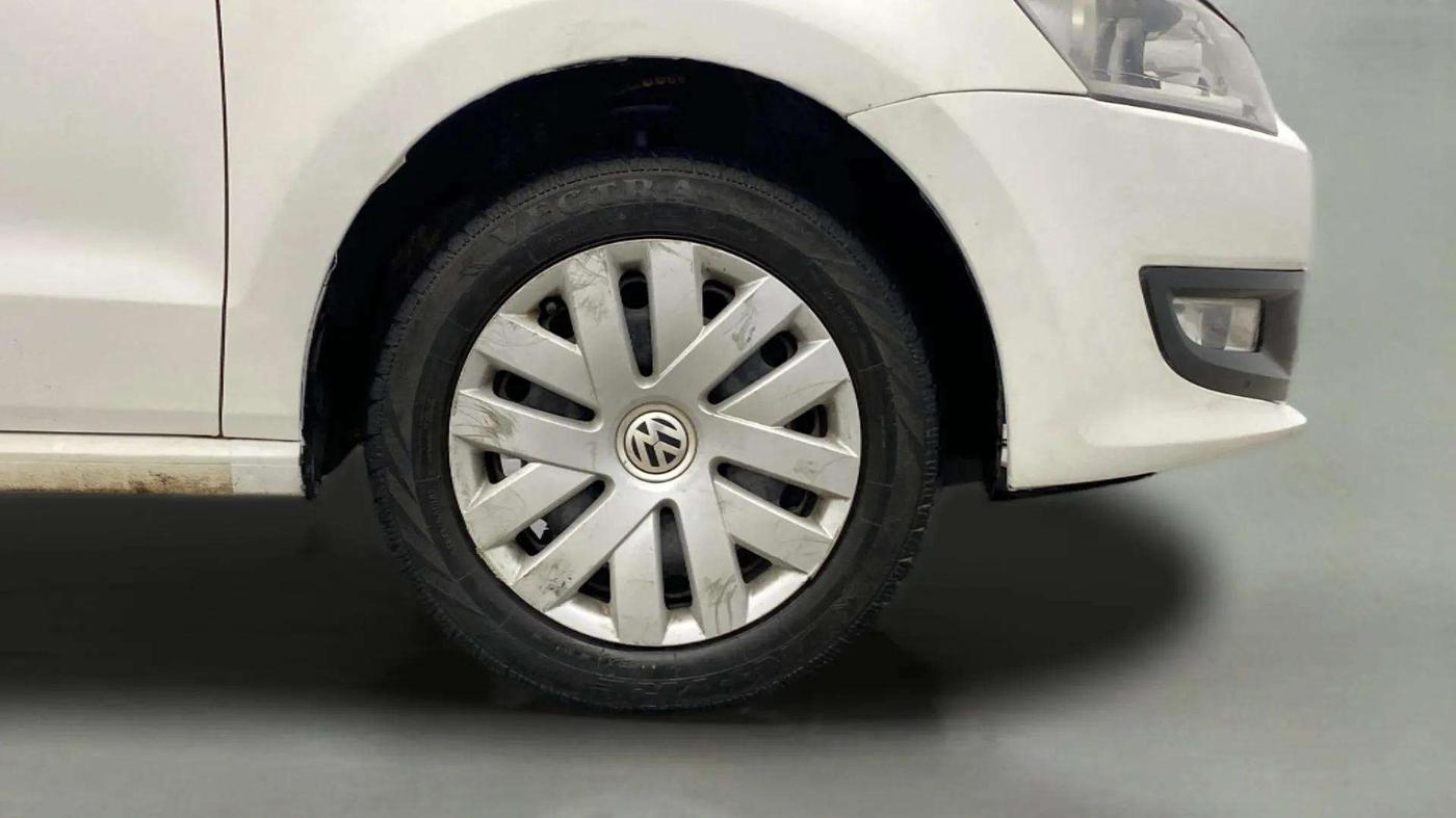 2014 Volkswagen Polo COMFORTLINE 1.2L, Petrol, Manual, 65,141 km, Right Front Wheel
