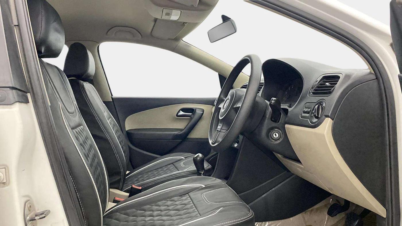 2014 Volkswagen Polo COMFORTLINE 1.2L, Petrol, Manual, 65,141 km, Right Side Front Door Cabin