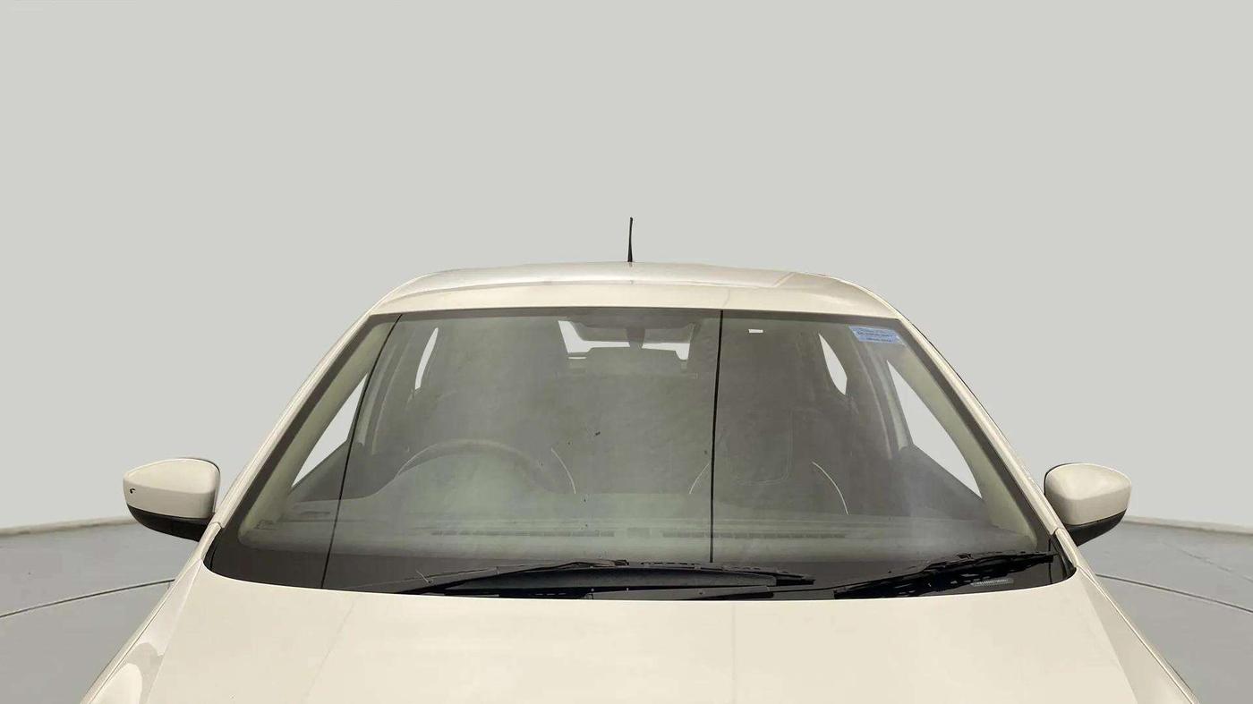 2014 Volkswagen Polo COMFORTLINE 1.2L, Petrol, Manual, 65,141 km, Front Windshield
