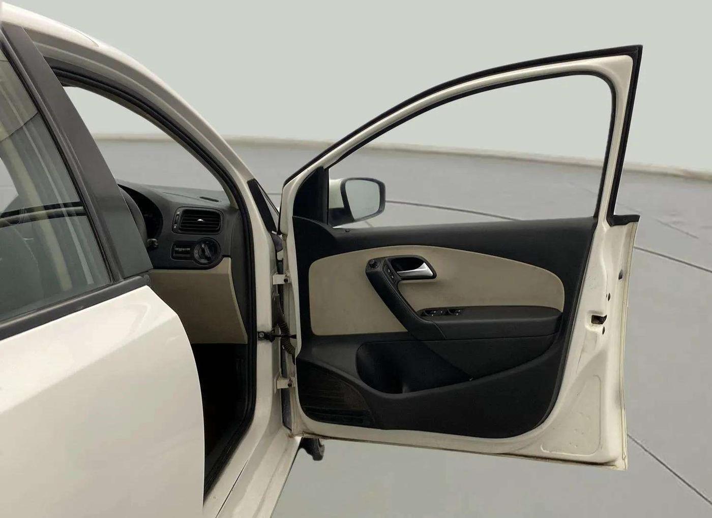 2014 Volkswagen Polo COMFORTLINE 1.2L, Petrol, Manual, 65,141 km, RHS Front Door