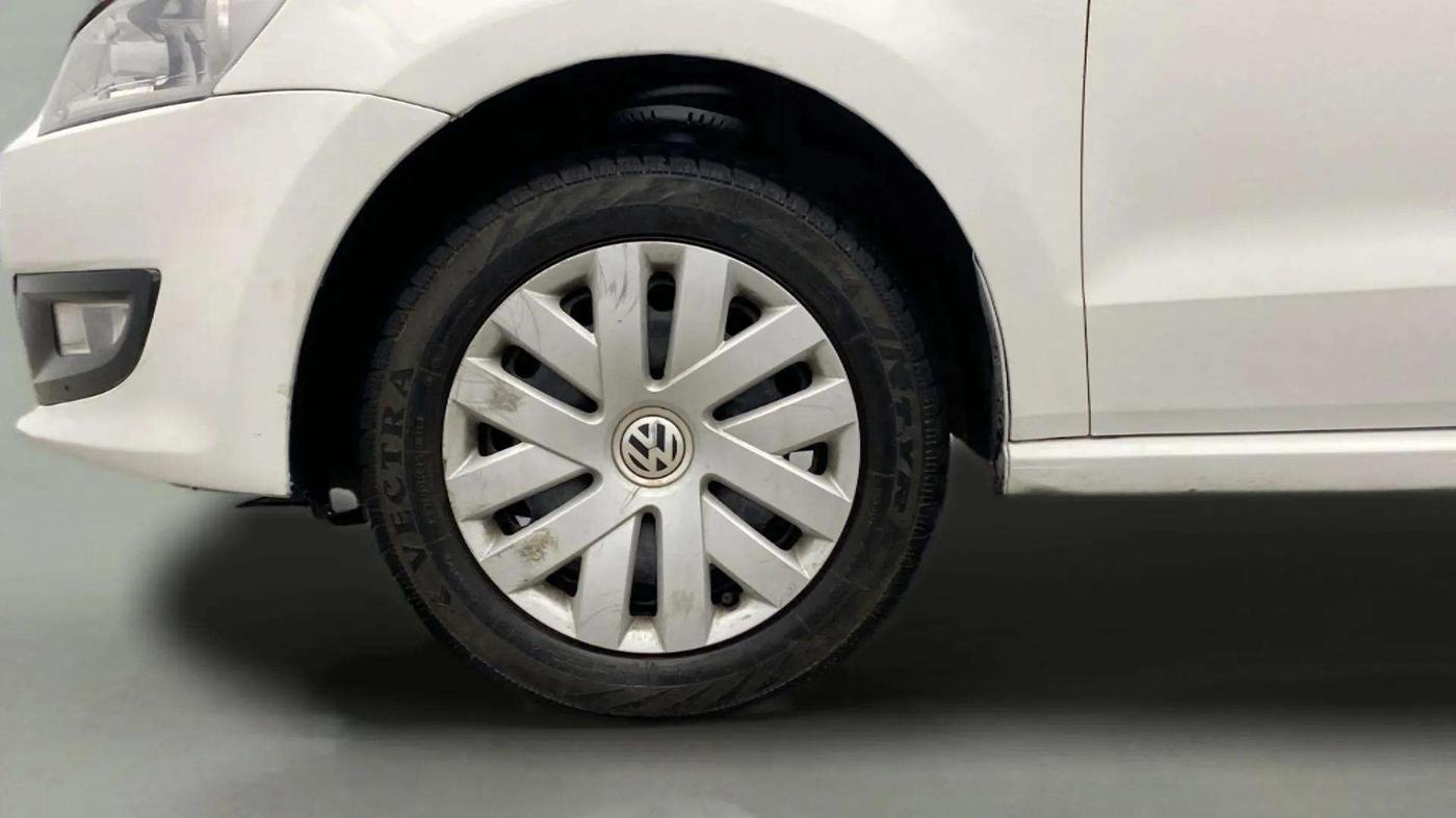 2014 Volkswagen Polo COMFORTLINE 1.2L, Petrol, Manual, 65,141 km, Left Front Wheel