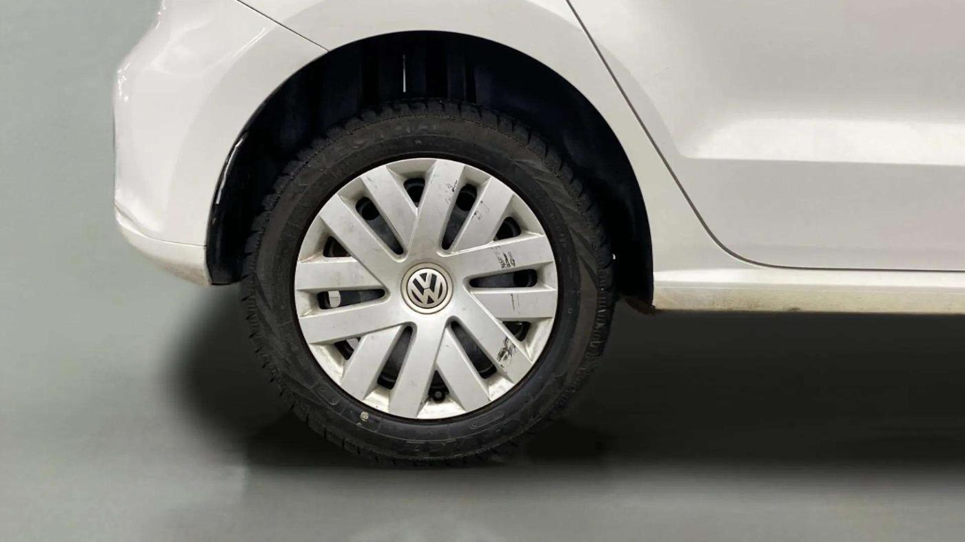 2014 Volkswagen Polo COMFORTLINE 1.2L, Petrol, Manual, 65,141 km, Right Rear Wheel