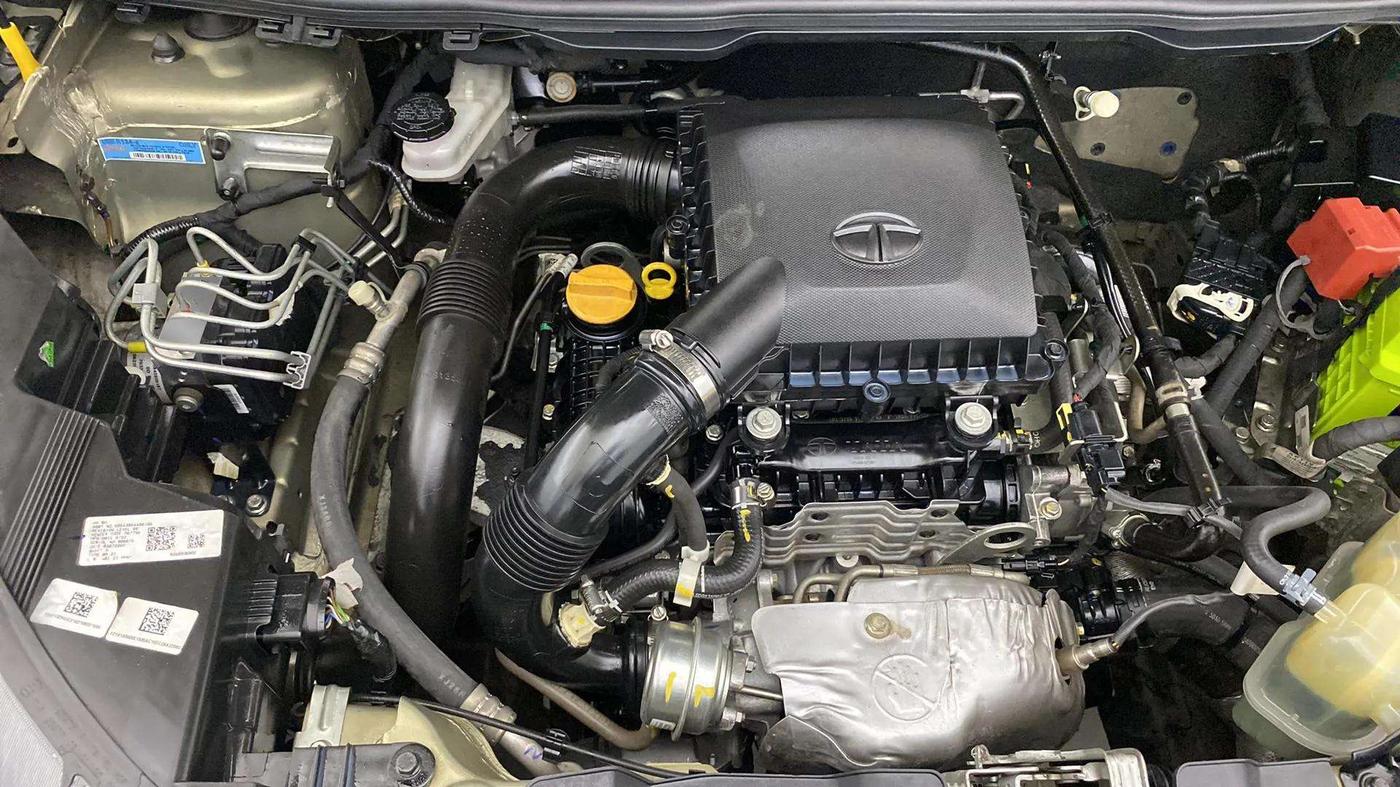 2022 Tata NEXON XZ PLUS (PREMIUM) KAZIRANGA PETROL, Petrol, Manual, 44,432 km, Engine View - Right