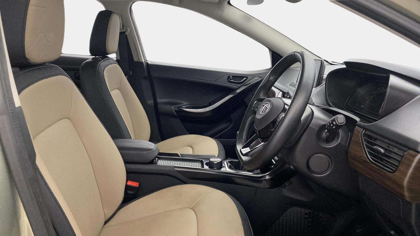 2022 Tata NEXON XZ PLUS (PREMIUM) KAZIRANGA PETROL, Petrol, Manual, 44,432 km, Right Side Front Door Cabin