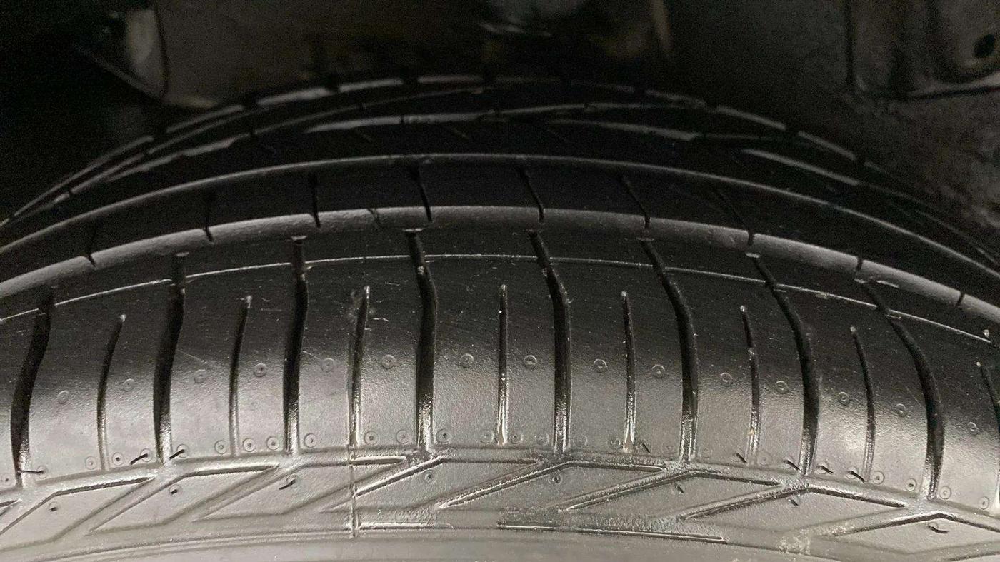 2022 Tata NEXON XZ PLUS (PREMIUM) KAZIRANGA PETROL, Petrol, Manual, 44,432 km, Right Rear Tyre Tread