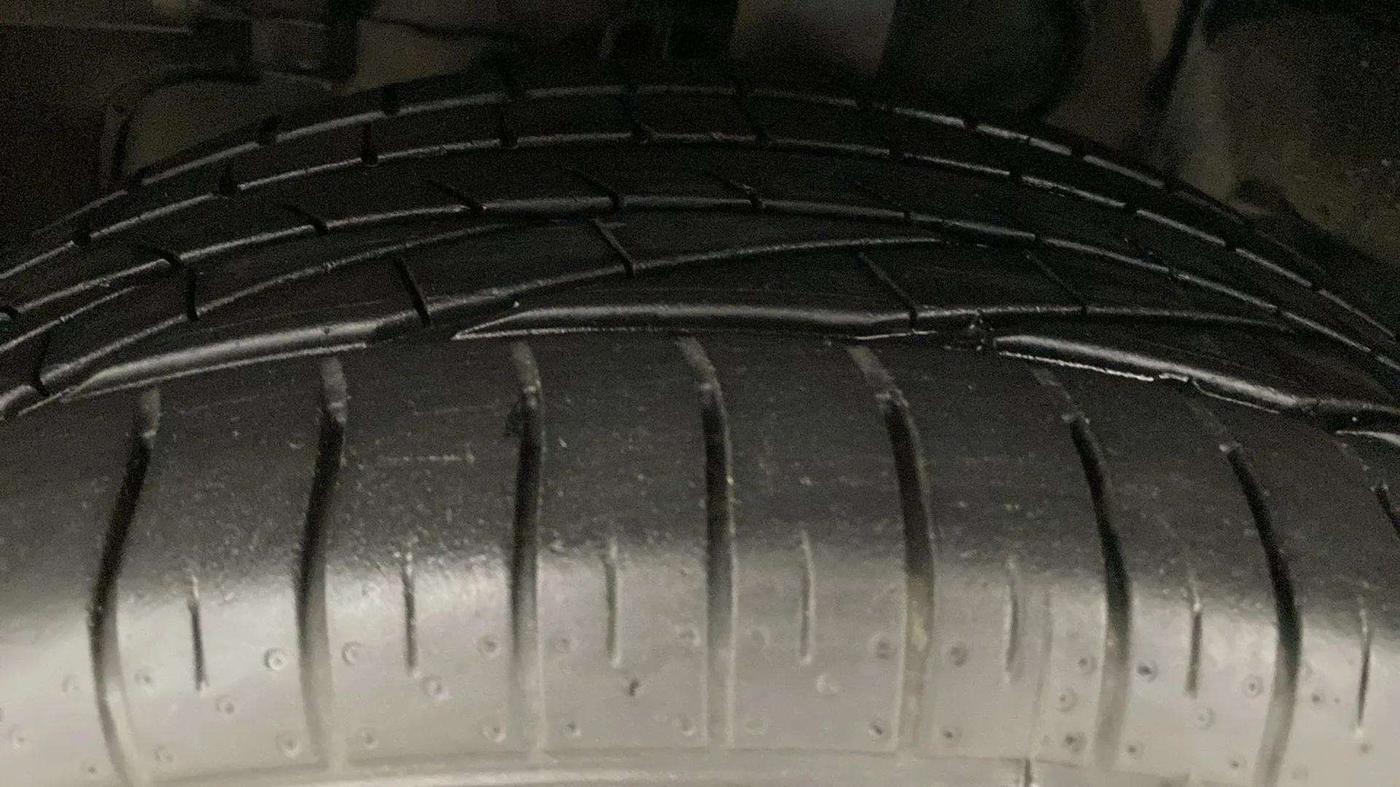 2022 Tata NEXON XZ PLUS (PREMIUM) KAZIRANGA PETROL, Petrol, Manual, 44,432 km, Left Front Tyre Tread