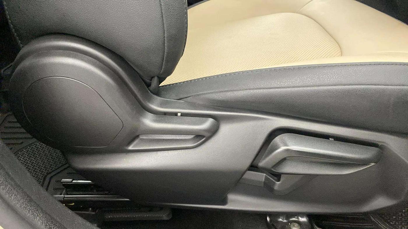2022 Tata NEXON XZ PLUS (PREMIUM) KAZIRANGA PETROL, Petrol, Manual, 44,432 km, Driver Side Adjustment Panel