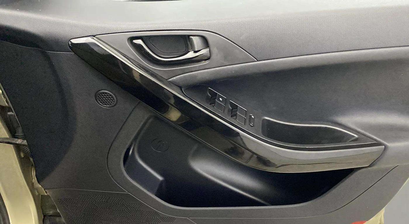 2022 Tata NEXON XZ PLUS (PREMIUM) KAZIRANGA PETROL, Petrol, Manual, 44,432 km, Driver Side Door Panels Control