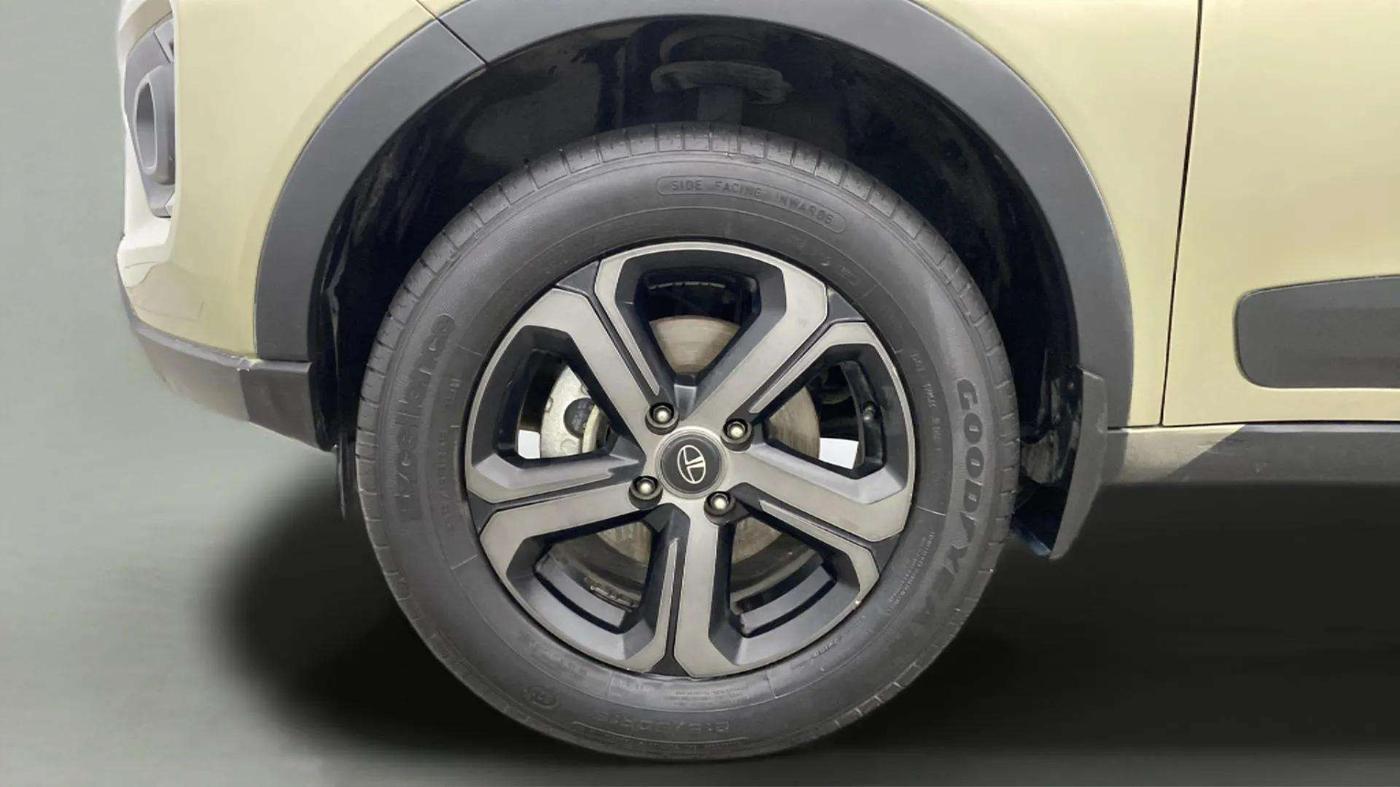 2022 Tata NEXON XZ PLUS (PREMIUM) KAZIRANGA PETROL, Petrol, Manual, 44,432 km, Left Front Wheel