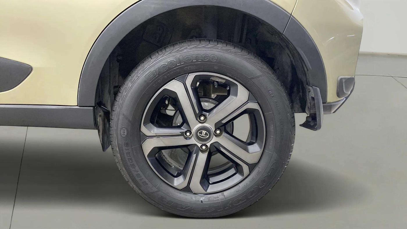 2022 Tata NEXON XZ PLUS (PREMIUM) KAZIRANGA PETROL, Petrol, Manual, 44,432 km, Left Rear Wheel