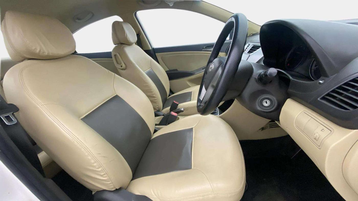 2016 Hyundai Verna 1.4 VTVT, Petrol, Manual, 85,218 km, Right Side Front Door Cabin