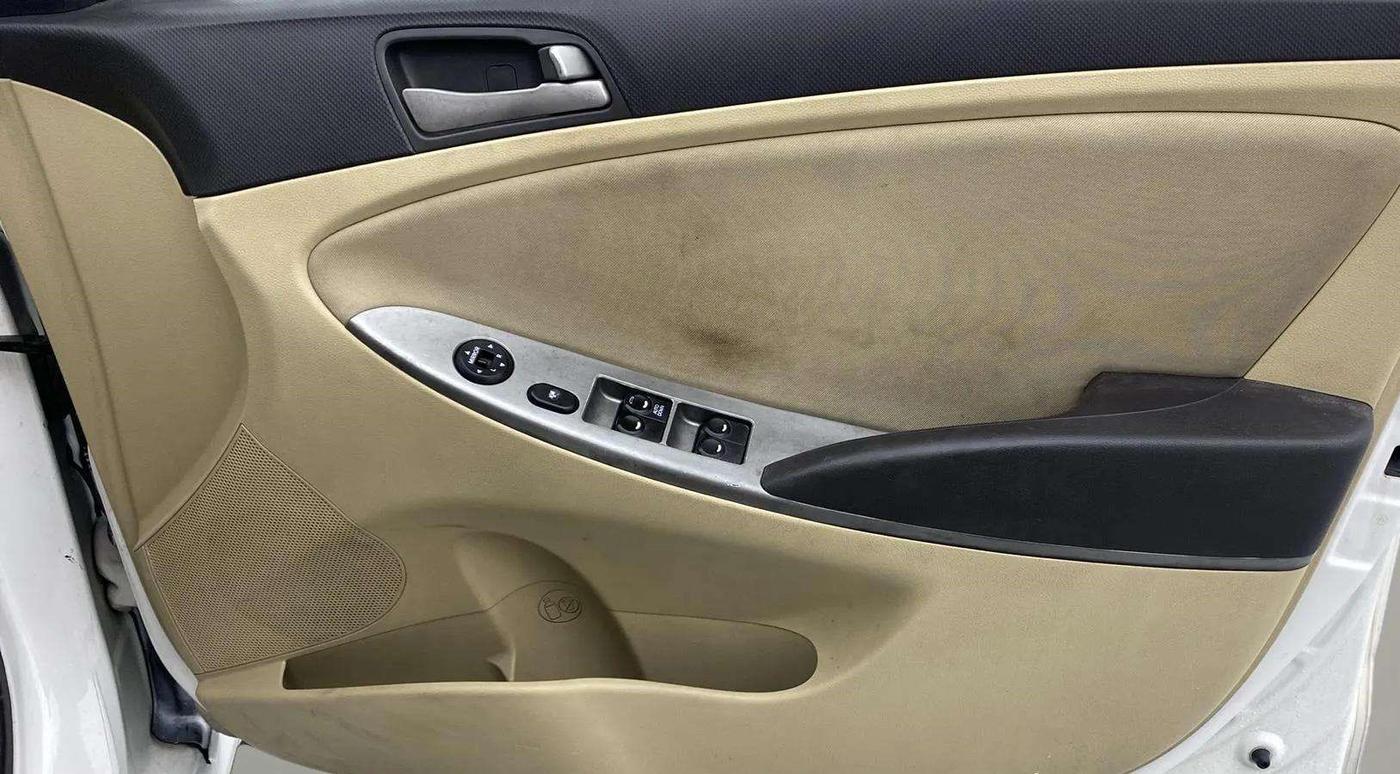 2016 Hyundai Verna 1.4 VTVT, Petrol, Manual, 85,218 km, Driver Side Door Panels Control