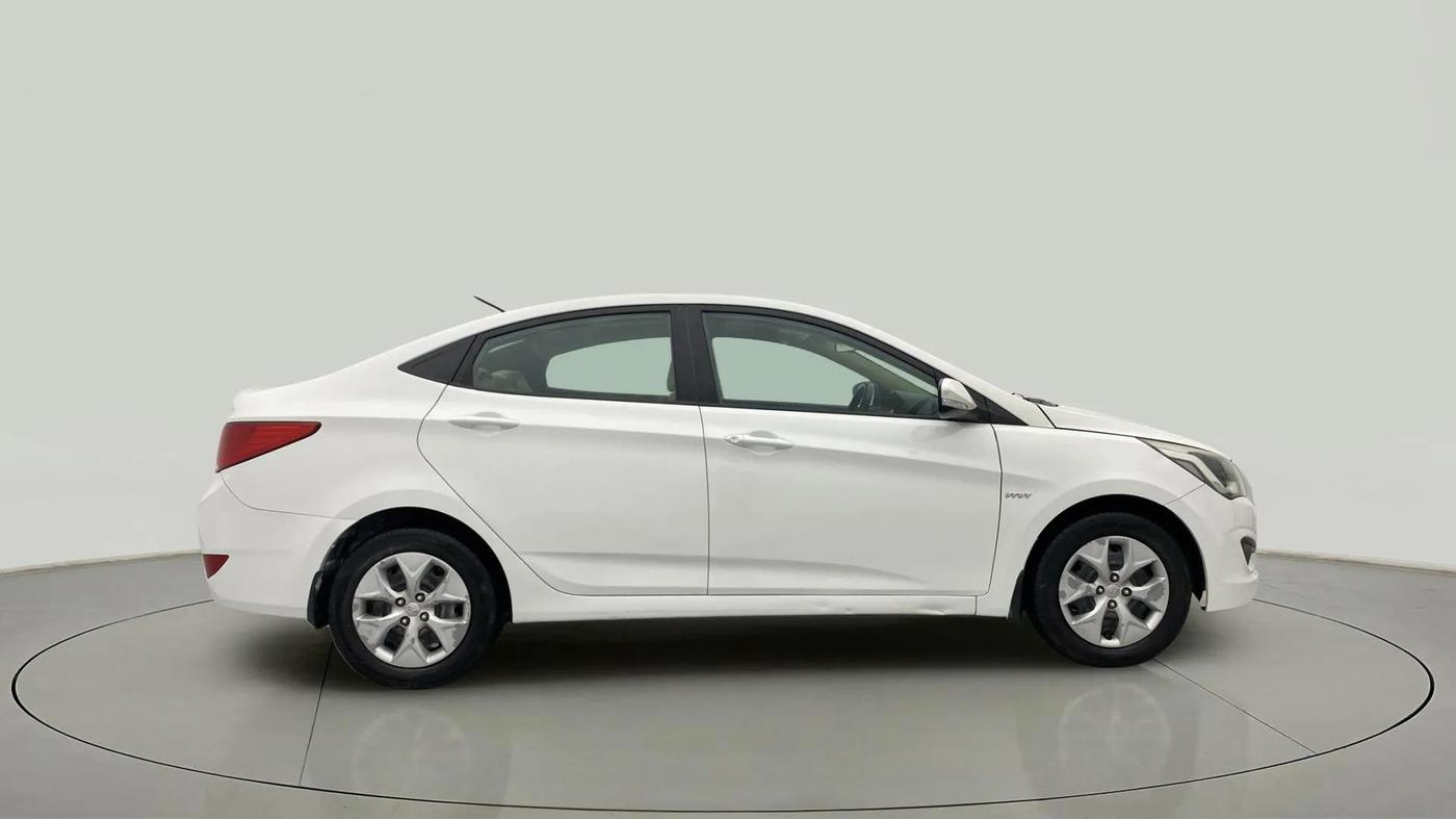2016 Hyundai Verna 1.4 VTVT, Petrol, Manual, 85,218 km, Right Side View