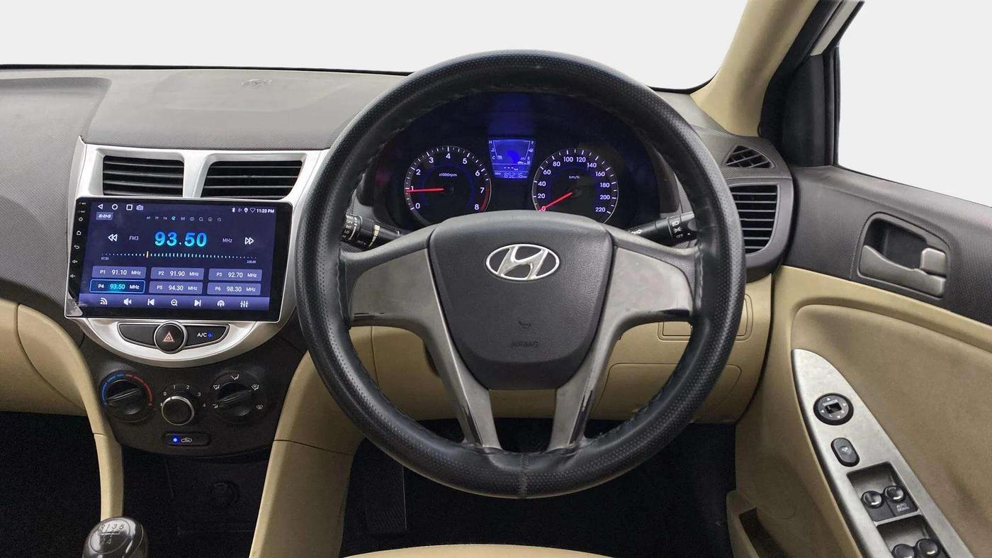 2016 Hyundai Verna 1.4 VTVT, Petrol, Manual, 85,218 km, Steering Wheel Close Up