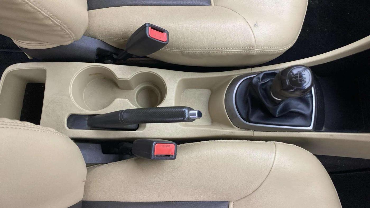 2016 Hyundai Verna 1.4 VTVT, Petrol, Manual, 85,218 km, Gear Lever