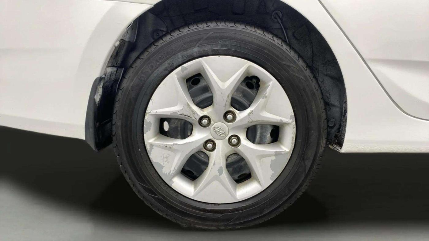 2016 Hyundai Verna 1.4 VTVT, Petrol, Manual, 85,218 km, Right Rear Wheel
