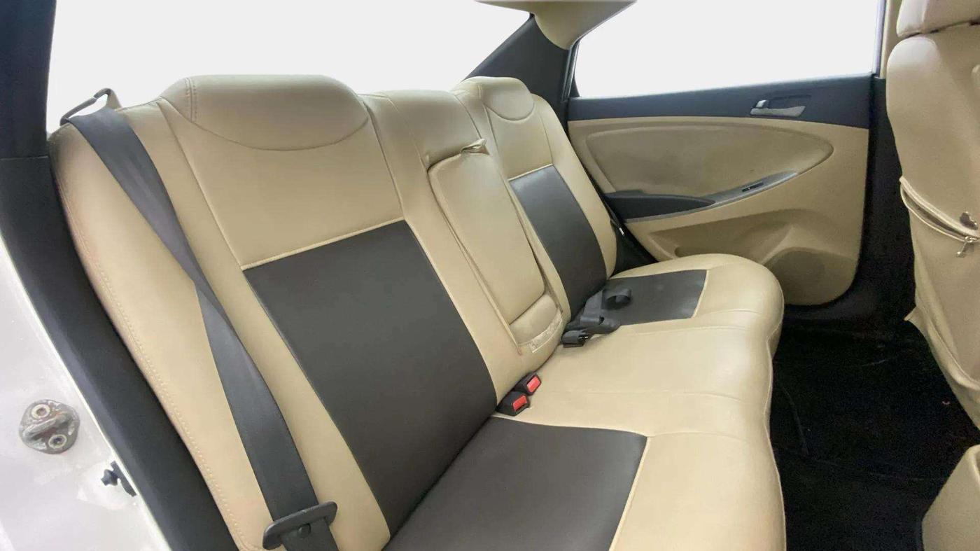 2016 Hyundai Verna 1.4 VTVT, Petrol, Manual, 85,218 km, Right Side Rear Door Cabin