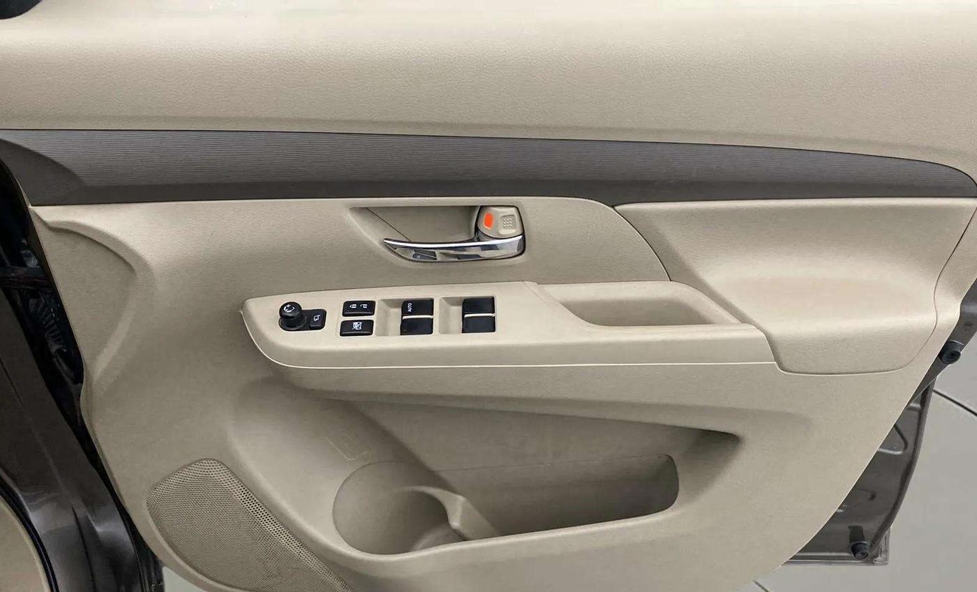 2021 Maruti Ertiga VXI CNG, CNG, Manual, 65,411 km, Driver Side Door Panels Control