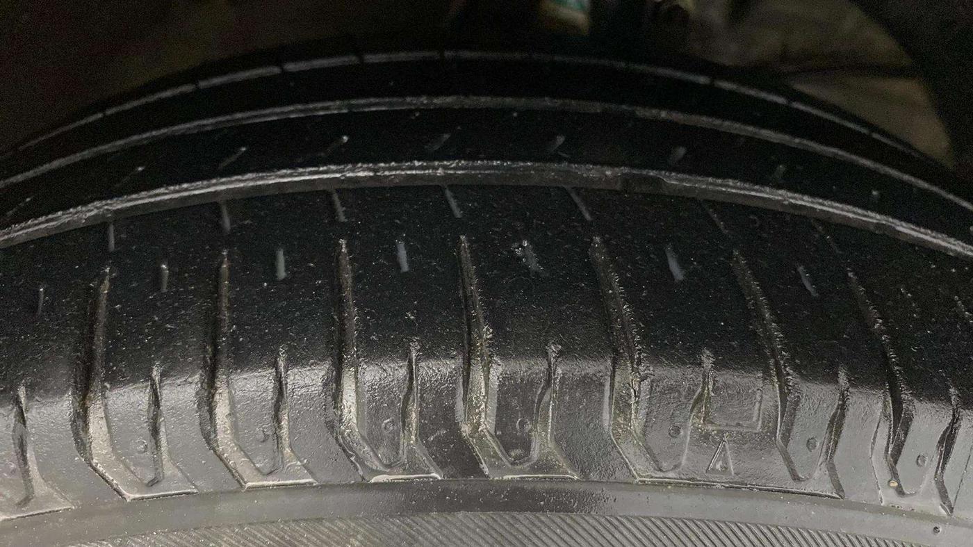 2021 Maruti Ertiga VXI CNG, CNG, Manual, 65,411 km, Right Front Tyre Tread