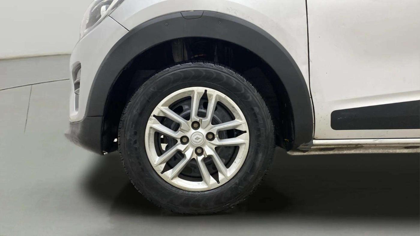 2023 Renault TRIBER RXT, Petrol, Manual, 22,640 km, Left Front Wheel