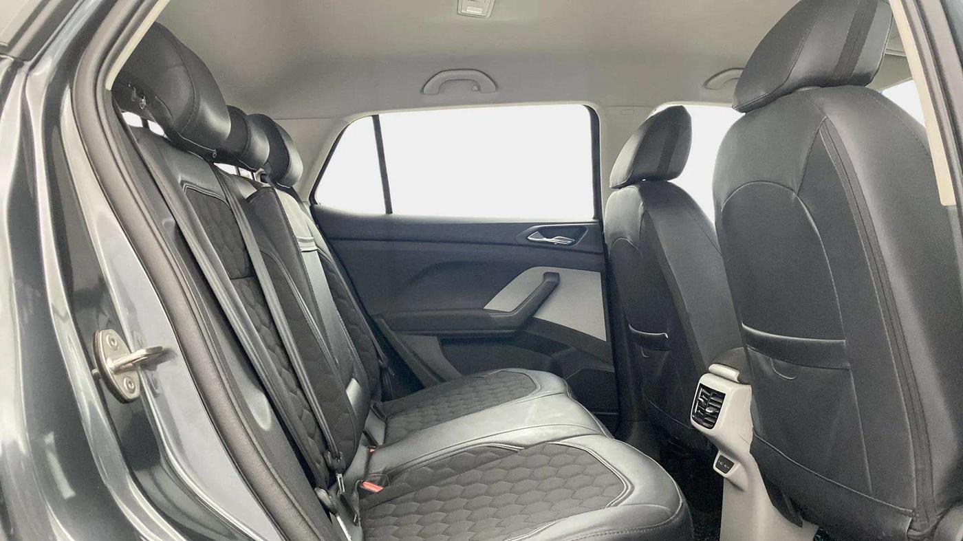 2023 Skoda KUSHAQ AMBITION 1.5 TSI DSG, Petrol, Automatic, 27,065 km, Right Side Rear Door Cabin