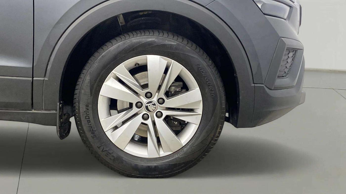 2023 Skoda KUSHAQ AMBITION 1.5 TSI DSG, Petrol, Automatic, 27,065 km, Right Front Wheel