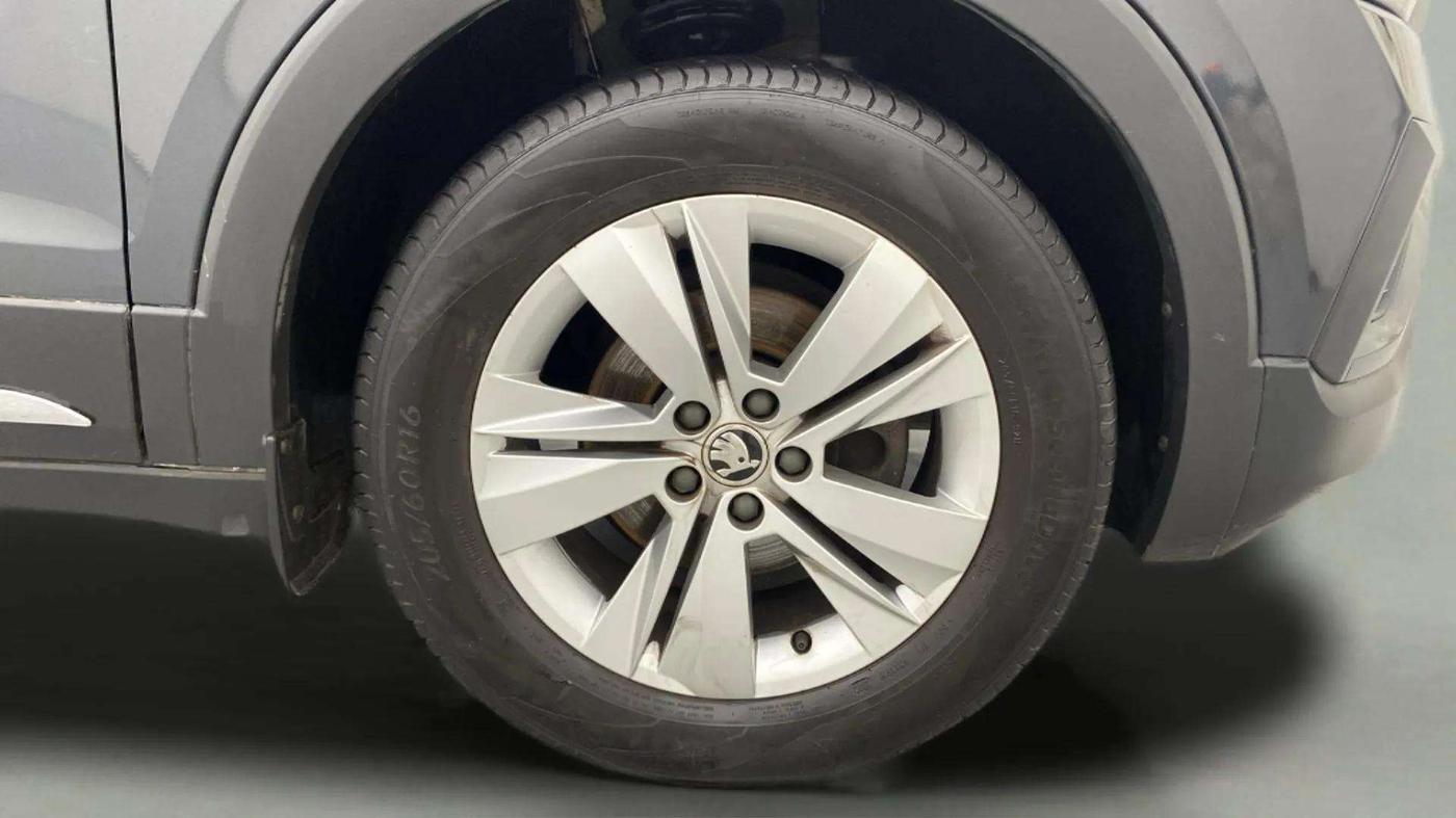 2022 Skoda KUSHAQ AMBITION 1.0L TSI MT, Petrol, Manual, 15,094 km, Right Front Wheel