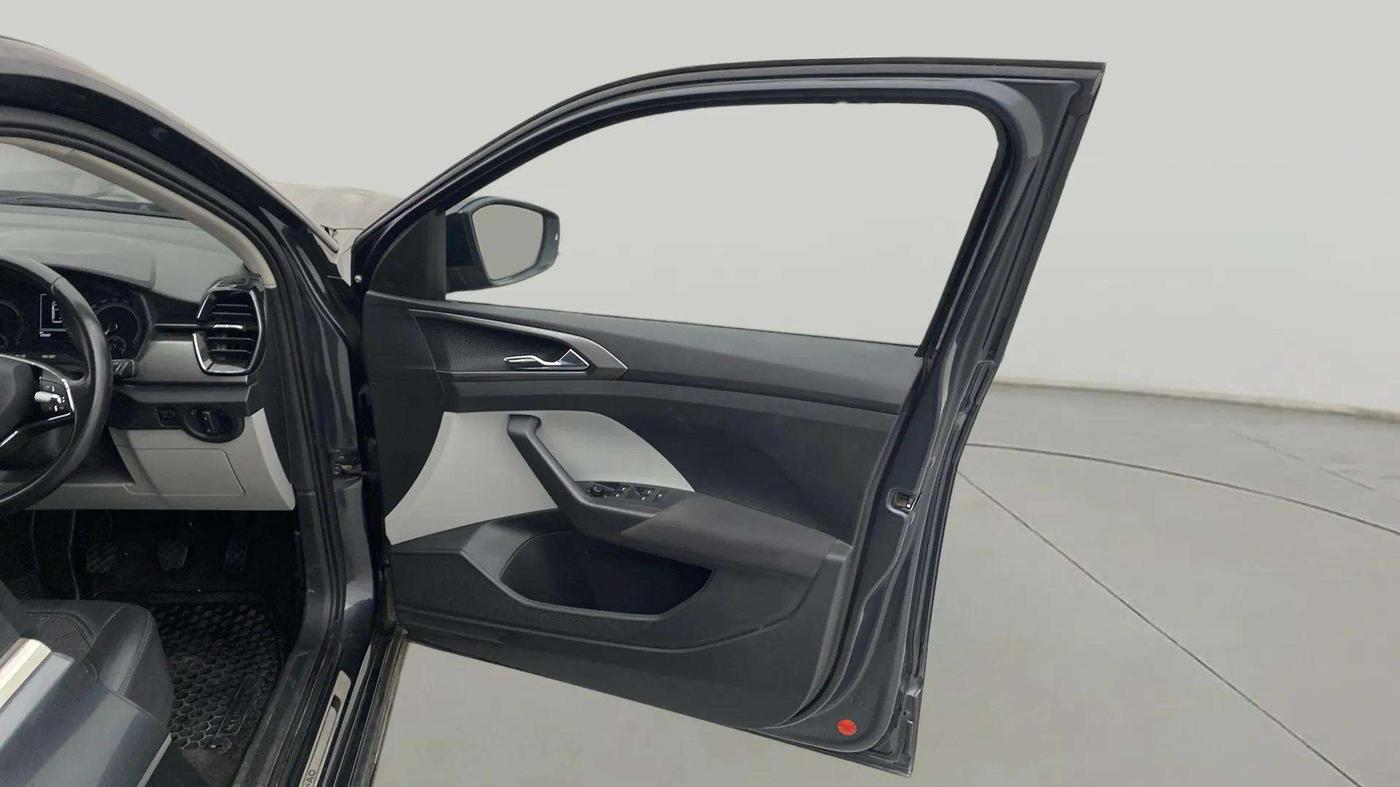 2022 Skoda KUSHAQ AMBITION 1.0L TSI MT, Petrol, Manual, 15,094 km, RHS Front Door