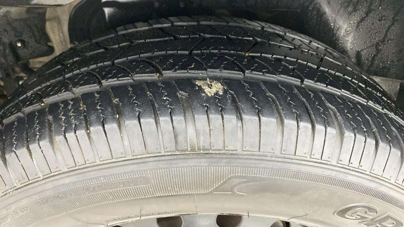 2020 Mahindra XUV500 W7, Diesel, Manual, 95,758 km, Right Rear Tyre Tread