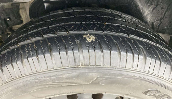 2020 Mahindra XUV500 W7, Diesel, Manual, 95,073 km, Right Rear Tyre Tread