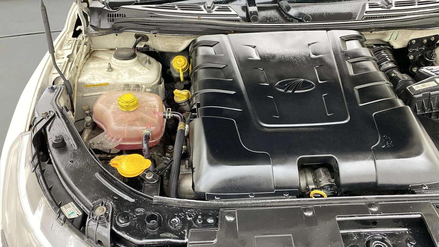 2020 Mahindra XUV500 W7, Diesel, Manual, 95,758 km, Engine View - Right