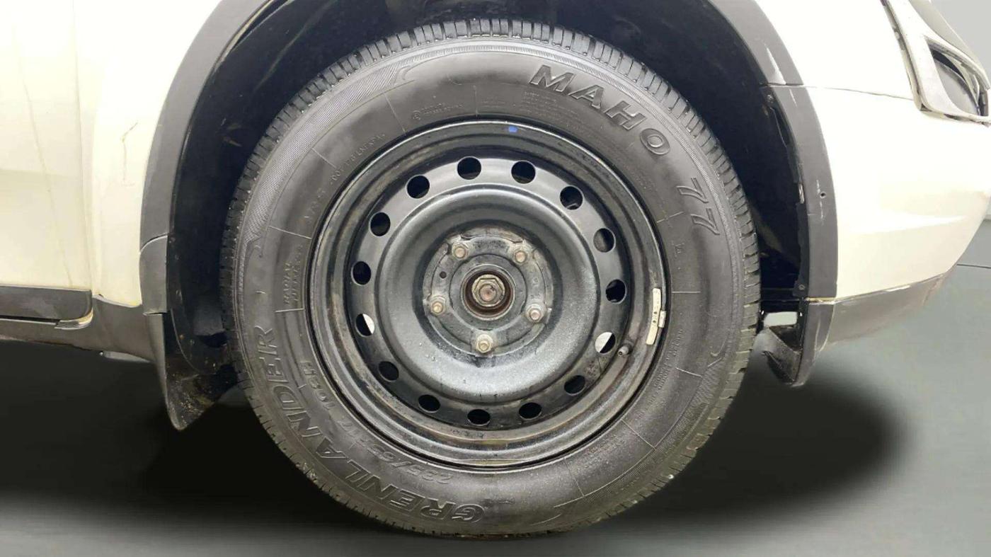 2020 Mahindra XUV500 W7, Diesel, Manual, 95,758 km, Right Front Wheel
