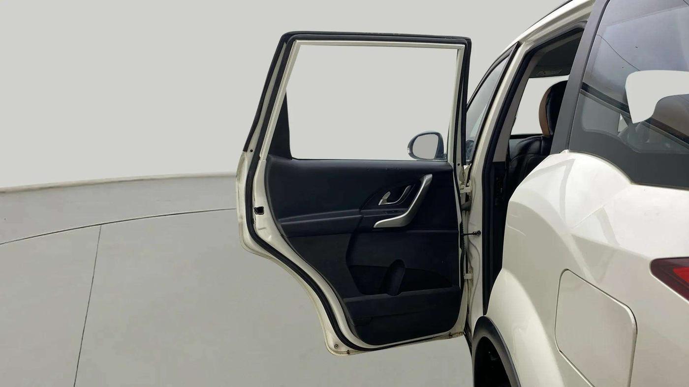 2020 Mahindra XUV500 W7, Diesel, Manual, 95,758 km, LHS Rear Door