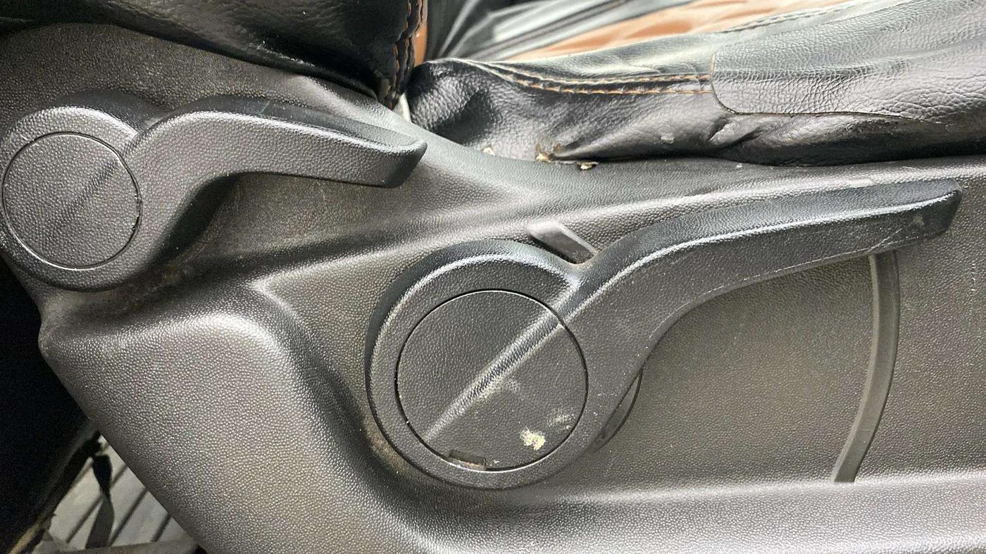 2020 Mahindra XUV500 W7, Diesel, Manual, 95,758 km, Driver Side Adjustment Panel