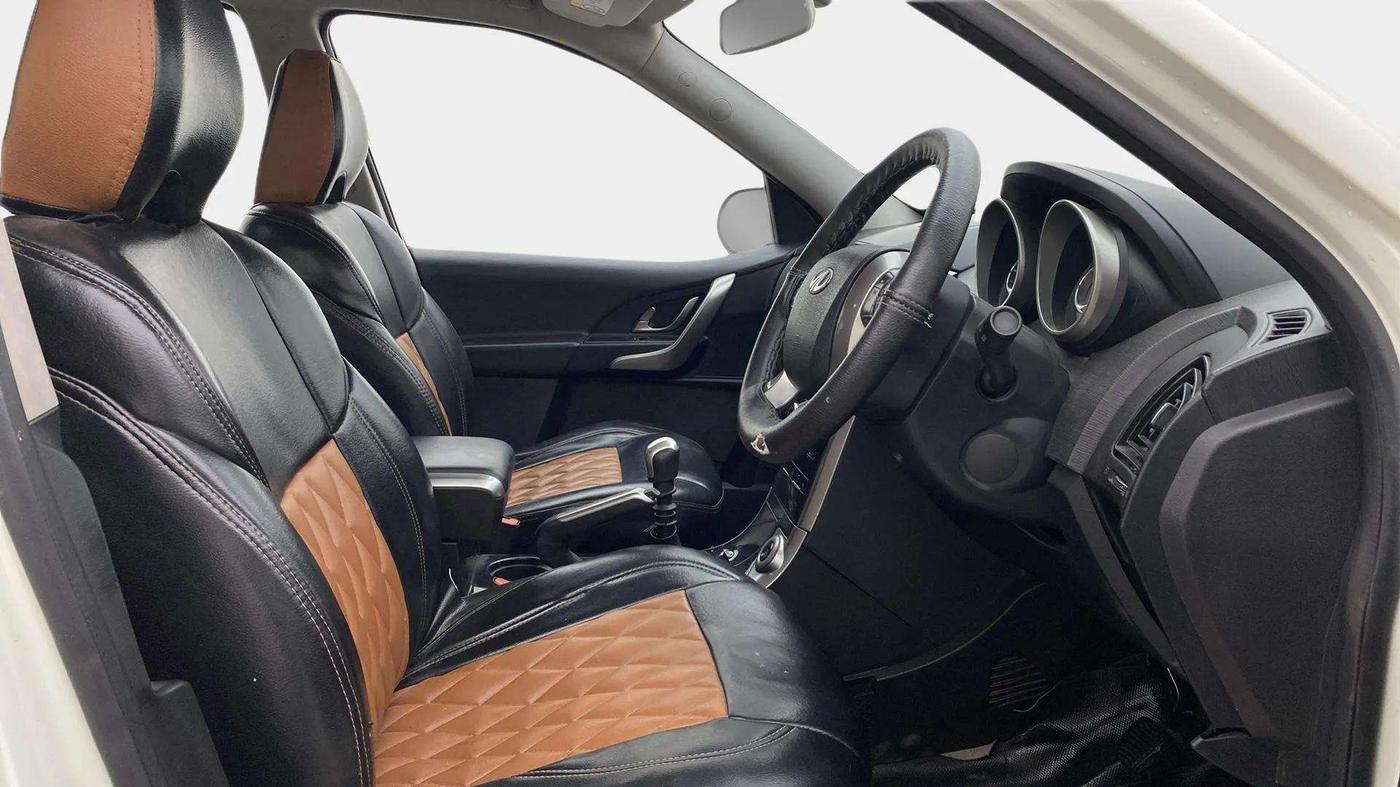 2020 Mahindra XUV500 W7, Diesel, Manual, 95,758 km, Right Side Front Door Cabin