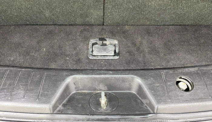 2020 Mahindra XUV500 W7, Diesel, Manual, 95,073 km, Boot Inside