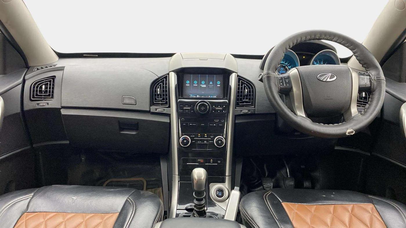 2020 Mahindra XUV500 W7, Diesel, Manual, 95,758 km, Dashboard