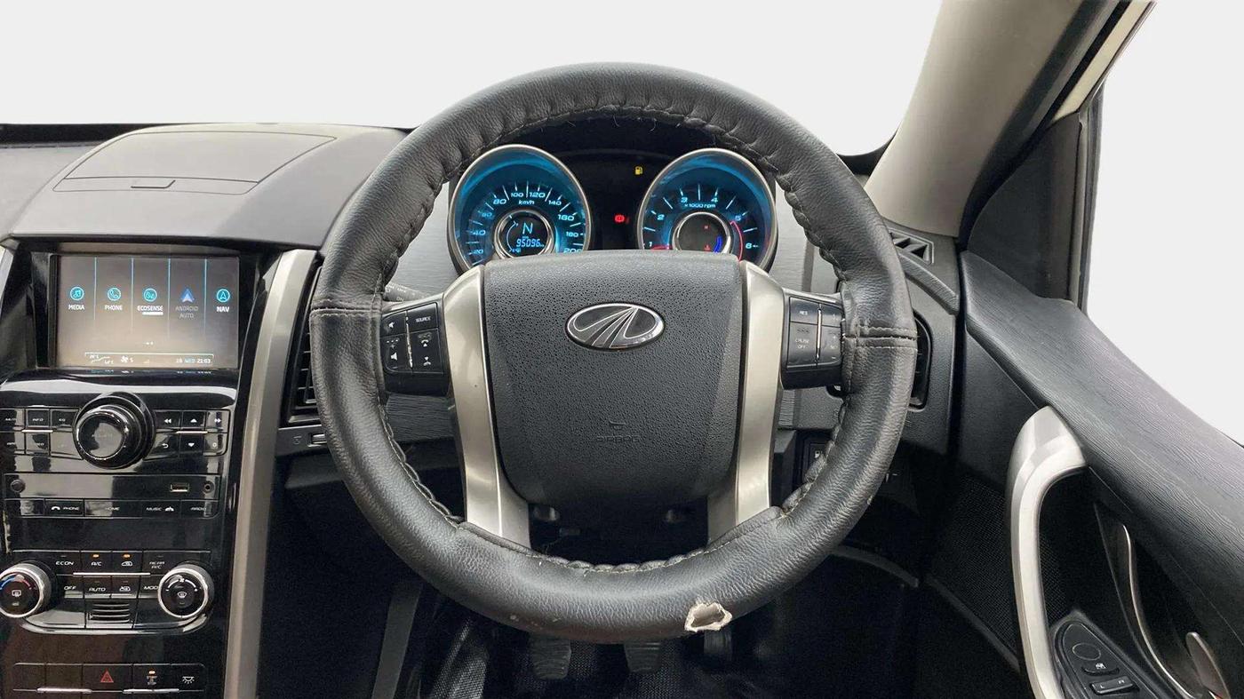2020 Mahindra XUV500 W7, Diesel, Manual, 95,758 km, Steering Wheel Close Up
