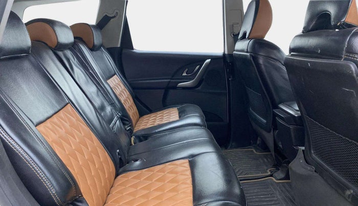 2020 Mahindra XUV500 W7, Diesel, Manual, 95,073 km, Right Side Rear Door Cabin
