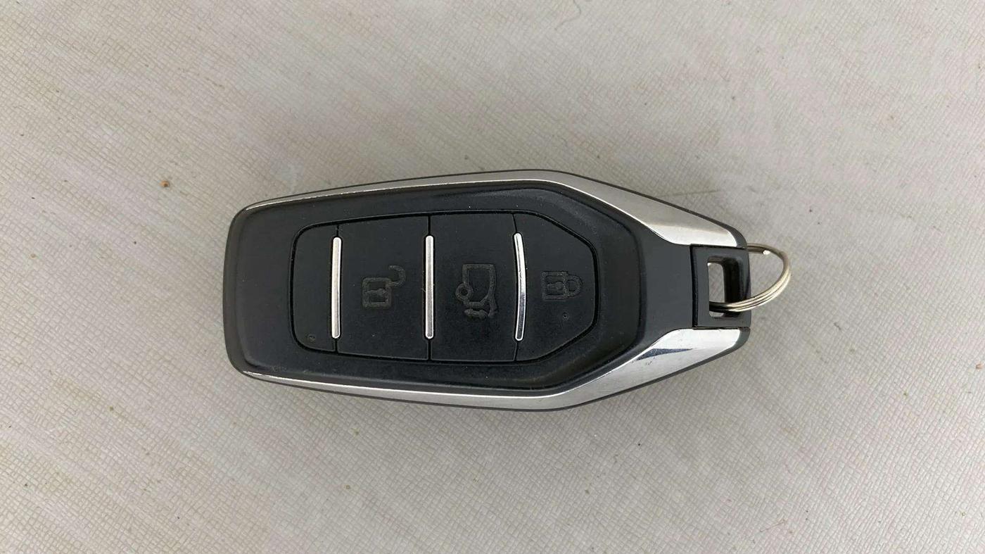 2020 Mahindra XUV500 W7, Diesel, Manual, 95,758 km, Key Close Up