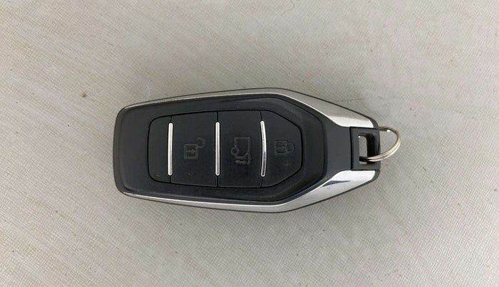 2020 Mahindra XUV500 W7, Diesel, Manual, 95,073 km, Key Close Up
