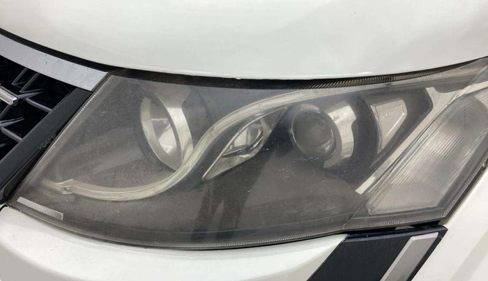 2020 Mahindra XUV500 W7, Diesel, Manual, 95,073 km, Left headlight - Clamp has minor damage