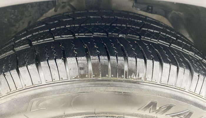 2020 Mahindra XUV500 W7, Diesel, Manual, 95,073 km, Right Front Tyre Tread