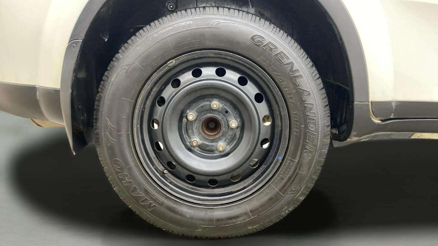 2020 Mahindra XUV500 W7, Diesel, Manual, 95,758 km, Right Rear Wheel