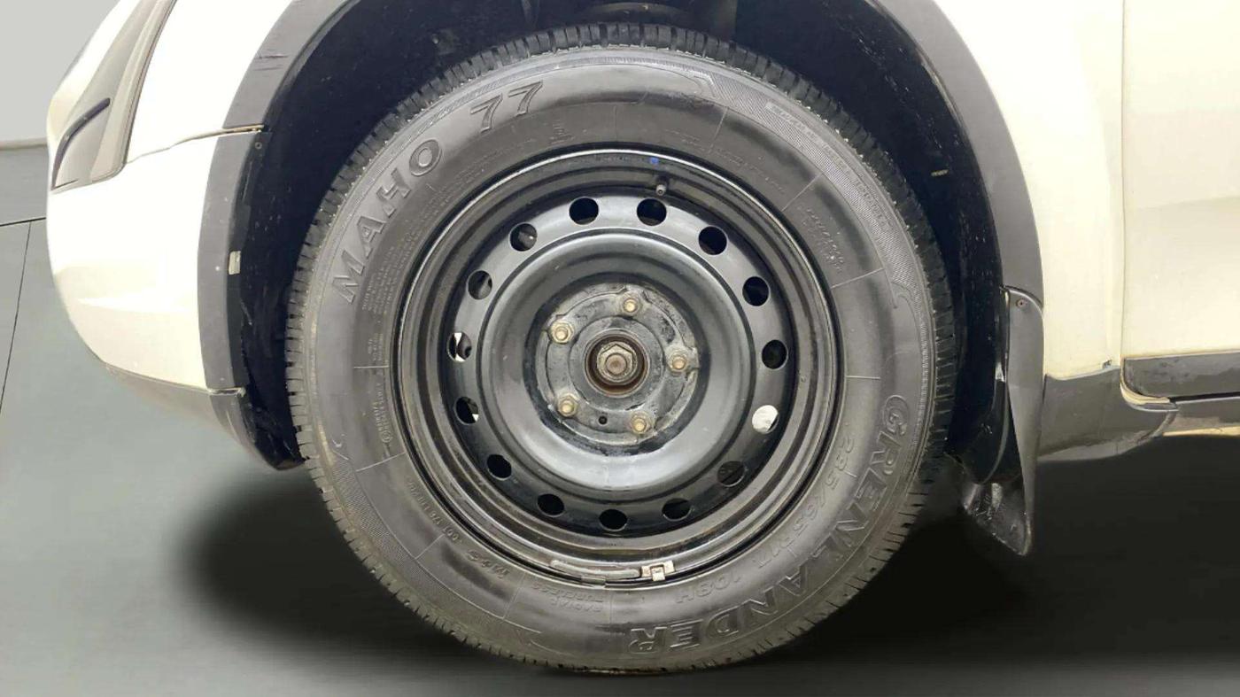 2020 Mahindra XUV500 W7, Diesel, Manual, 95,758 km, Left Front Wheel