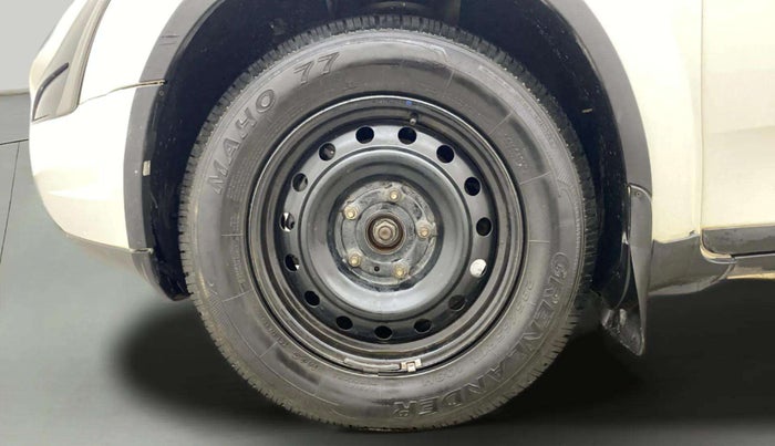 2020 Mahindra XUV500 W7, Diesel, Manual, 95,073 km, Left Front Wheel