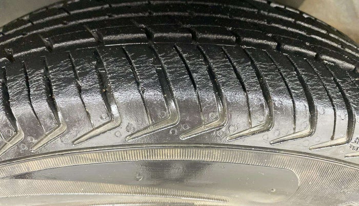 2018 Renault Kwid RXT 1.0 AMT, Petrol, Automatic, 6,098 km, Left Front Tyre Tread
